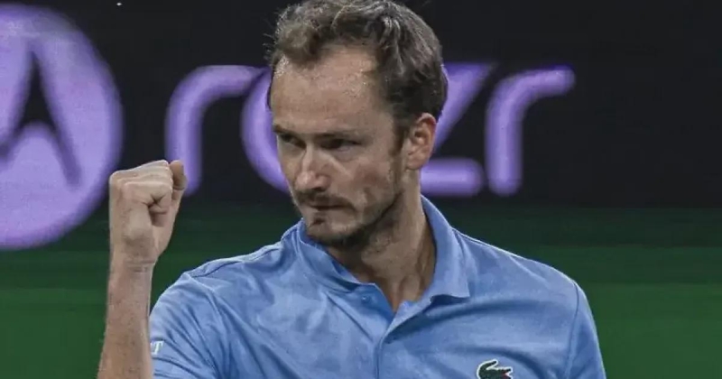 Медведев вернется в топ-10