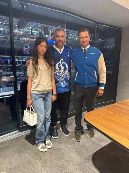 Ротенберг выложил фото с Овечкиным: &laquo;Есть только один человек, кто забил больше Гретцки. Низкий поклон и уважение&raquo;