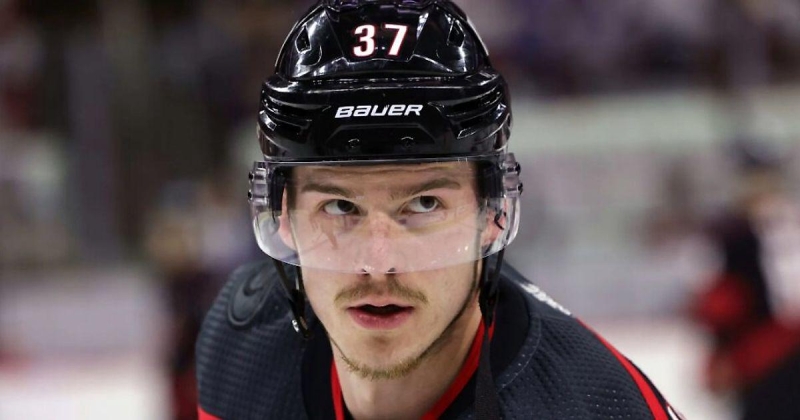 Свечников продлил до 6 серию игр без очков на старте сезона НХЛ. У него 2 броска и «минус 2» за 13:38 против «Вегаса»