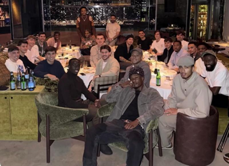 Винисиус организовал командный ужин в &laquo;Реале&raquo; в своем ресторане на улице Хосе Абаскаля
